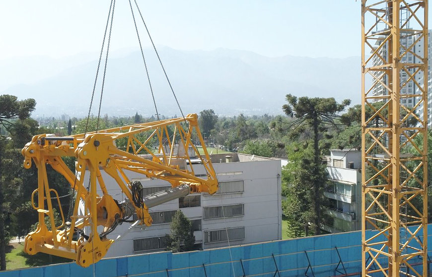 South American company Grúas y Equipos Cruz del Sur overcomes space-restricted urban jobs with Potain MCH 125